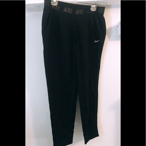 XL Nike sweatpants. Black, elastic waist, pockets